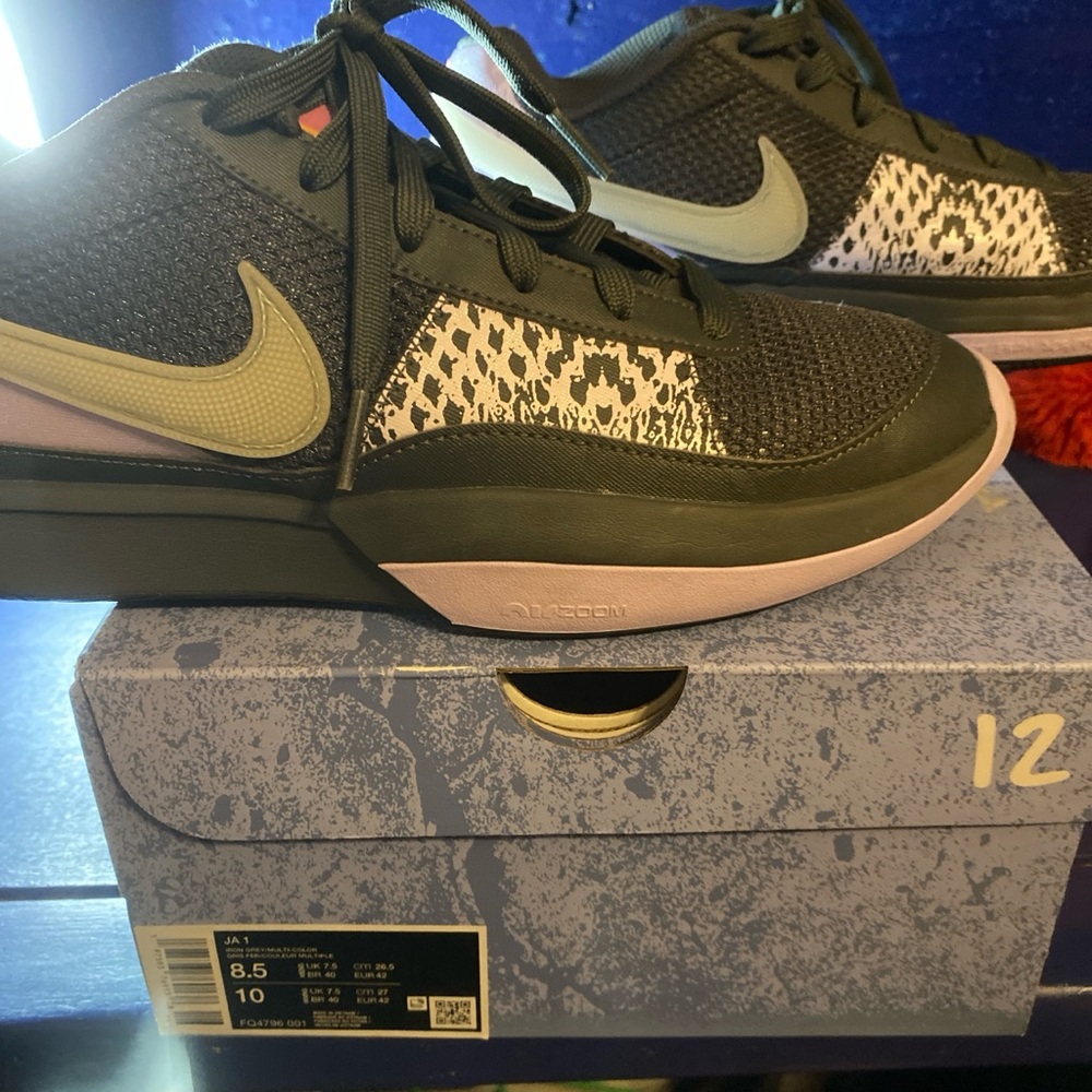Nike Lightly used ja one. Never worn outside. Size 8.5. With box! 👌🔥💎